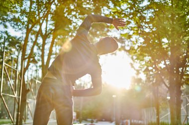 spor için genç adam gider