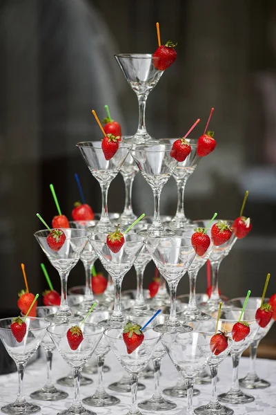 Cócteles de frutas en la mesa de bodas —  Fotos de Stock