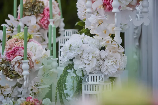 Floristry, different types of flowers, wedding decoration, — 图库照片