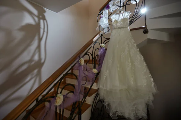 Wedding dress, dressing the bride, wedding day — Stok fotoğraf