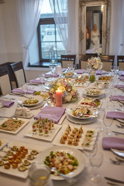 Various delicious snacks to the buffet table — Stock Photo, Image