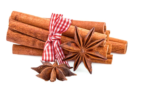 Paquete de palitos de canela especias tradicionales de Navidad —  Fotos de Stock