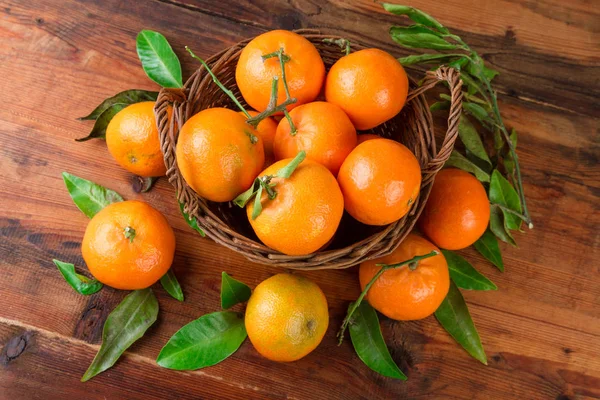 Mandarins tangerines basket. Top view. — Stock Photo, Image