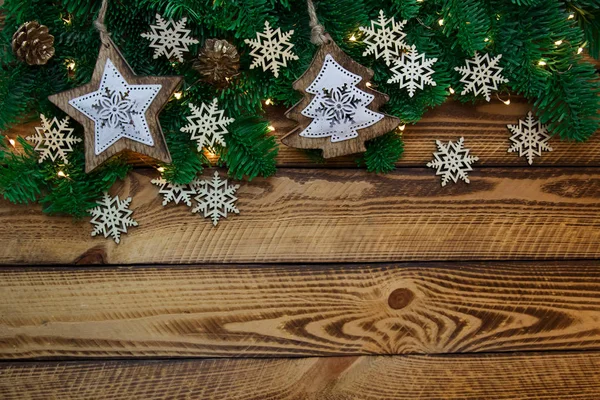 Koyu Ahşap Arka Plan Köknar Dalı Ile Noel Vintage Dekorasyon — Stok fotoğraf