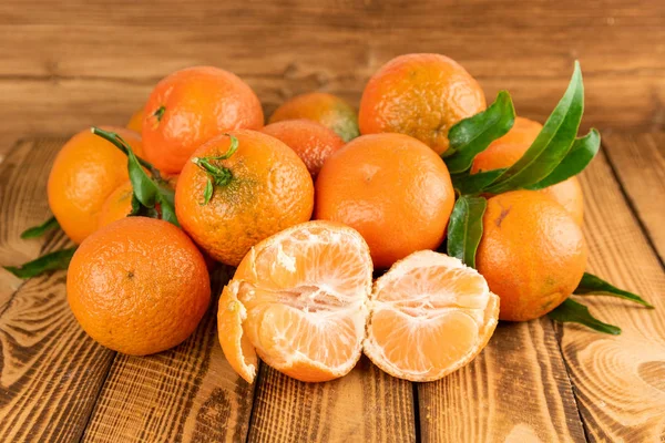 Frutos Mandarina Mandarina Orgánica Sobre Fondo Madera Marrón Claro — Foto de Stock