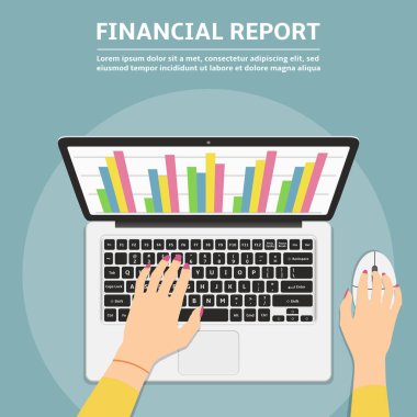 Kadın el ile mali rapor grafik monitör üzerinde dizüstü bilgisayar kullanarak. Düz tasarlamak.