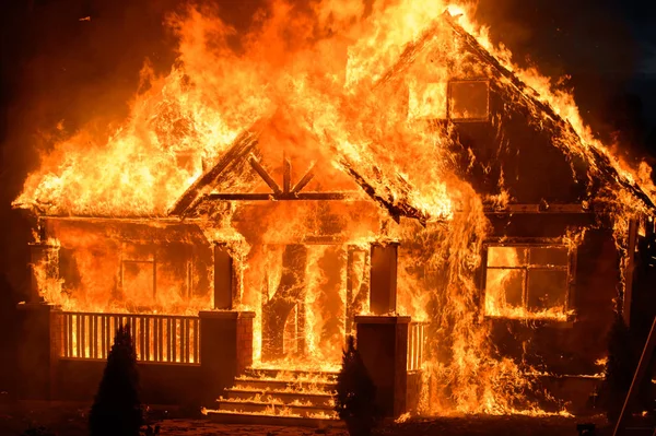 Brandend Huis Het Bos — Stockfoto
