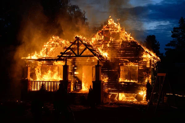 Brandend Huis Het Bos — Stockfoto