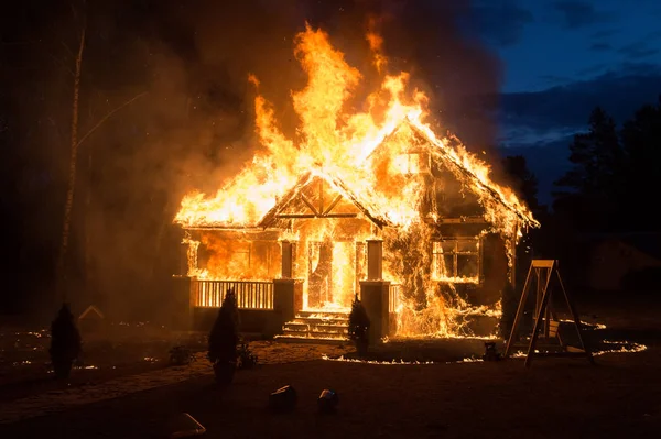 Brandend Huis Het Bos — Stockfoto