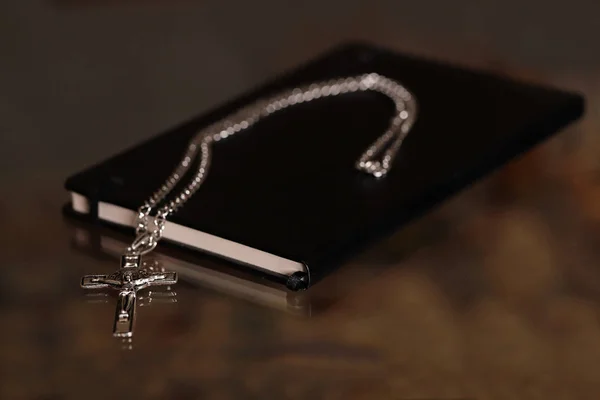 Libro Sagrado Cruz — Foto de Stock