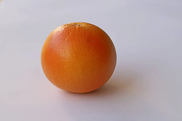 Természetes Grapefruit Fehér Alapon — Stock Fotó