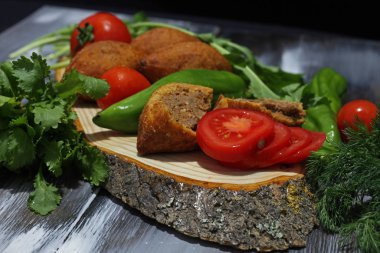 Türk mutfağı, bulgur kaplı köfteler - (icli kofte )
