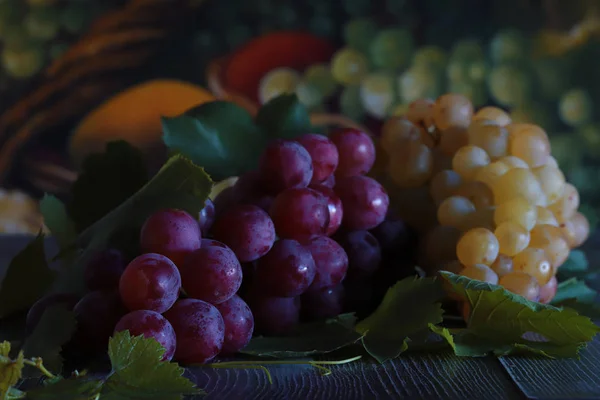 Натуральний Червоно Білий Виноград — стокове фото