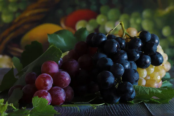 Naturalne Czerwone Białe Winogrona — Zdjęcie stockowe