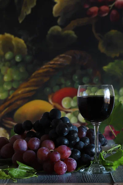 Red Black Grapes Red Wine Wooden Background — 스톡 사진