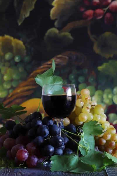 Red Black Grapes Red Wine Wooden Background — 스톡 사진