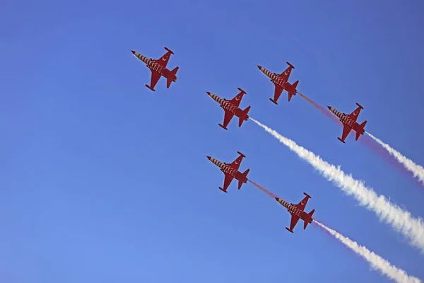 Türkiye Zmir Epril 2019 Türk Yıldızlarının Zmir Işgalinden Kurtuluşunu Kutlamak — Stok fotoğraf