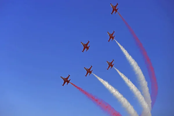 Turkiet Izmir Epril 2019 Flyguppvisningar Turkiska Stjärnor Vid Firandet Befrielsen — Stockfoto