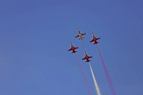 Türkiye Zmir Epril 2019 Türk Yıldızlarının Zmir Işgalinden Kurtuluşunu Kutlamak — Stok fotoğraf