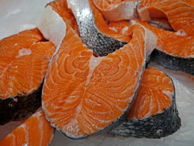 Piyasada somon balığı (Oncorhynchus masou)