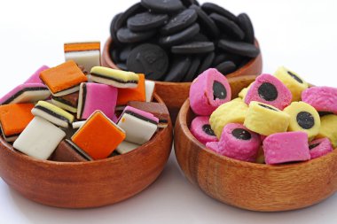 Meyan kökü şekeri. Şeker aromalı meyan kökü.