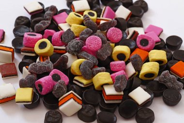 Meyan kökü şekeri. Şeker aromalı meyan kökü.