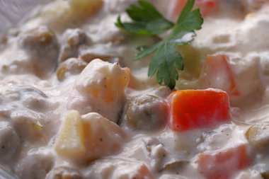 Türk aperatiflerinden oluşan geleneksel yemekler.