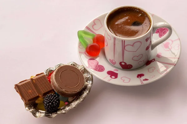 Türkischer Kaffee Einer Tasse Vor Weißem Hintergrund — Stockfoto