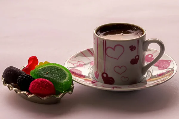 Türkischer Kaffee Einer Tasse Vor Weißem Hintergrund — Stockfoto