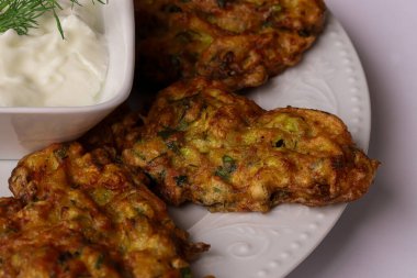 Kabak, un, yumurta ve dereottan yapılmış Türk kabağı habercisi..