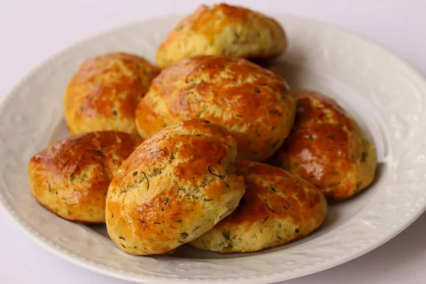 Hamur işi, kurabiye, dereotlu yumurta turtası..