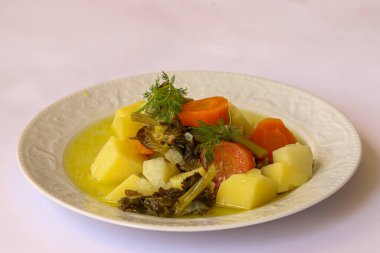 Türk stili kereviz yemeği / Apium mezarı tabağı