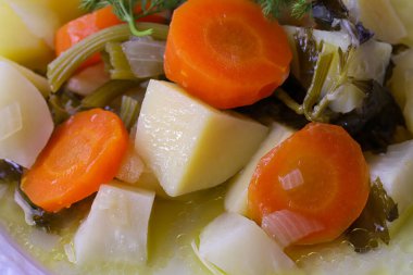 Türk stili kereviz yemeği / Apium mezarı tabağı