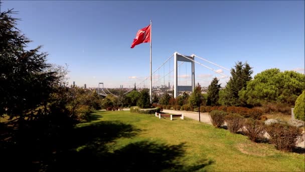 Bosporus Brücke Otatepe Und Türkische Flagge — Stockvideo