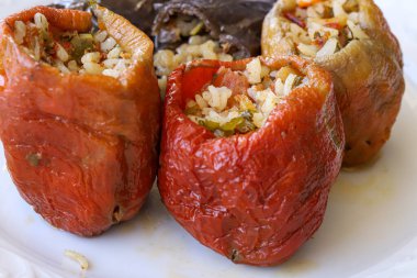 Türk tarzı patlıcan ve kurutulmuş biber