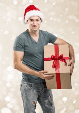 Noel Baba adam hediye kutusu holding