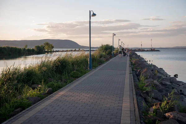 Gente en el lago Balaton — Foto de Stock