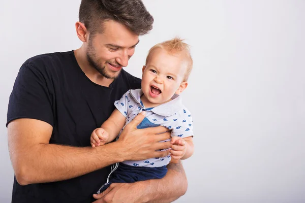 Handsome young father with little boy . — Stock Photo, Image
