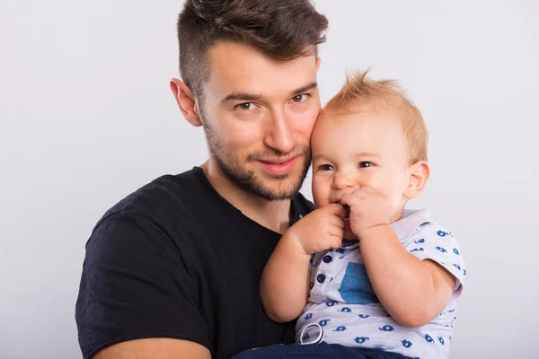 Handsome young father with little boy . — Stock Photo, Image