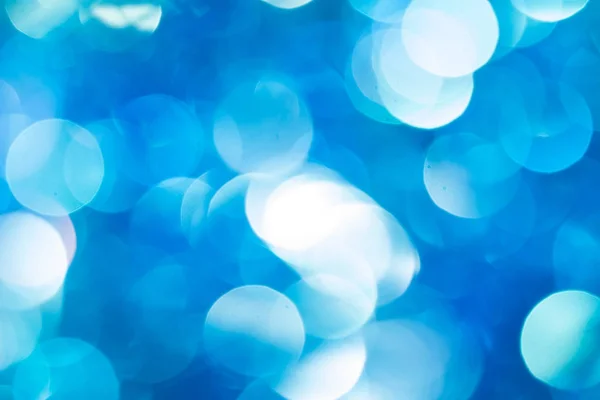 Karácsonyi és újévi kék elmosódott háttér defocused bokeh — Stock Fotó