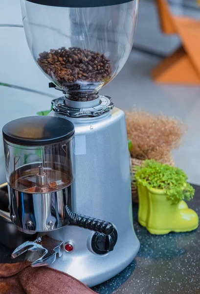 Rein Manuelle Geräte Die Maschine Zum Mahlen Von Kaffeebohnen Muss — Stockfoto