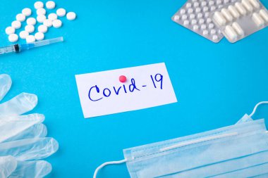 Tıbbi maske, Coronavirus yazıtları, haplar, lateks eldivenler, şırınga