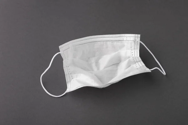 Хірургічна медична маска для запобігання коронавірусної інфекції для покриття рота та носа — стокове фото
