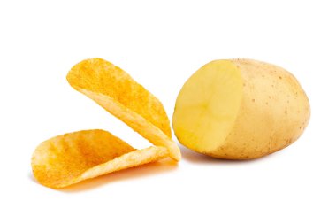 Patates ve patates cipsinin yarısını beyaz arka planda izole ettim. 
