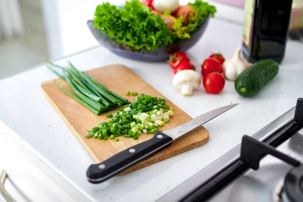 Legumes Picados Tábua Corte Para Pratos Legumes Saladas Frescas Cozinha — Fotografia de Stock