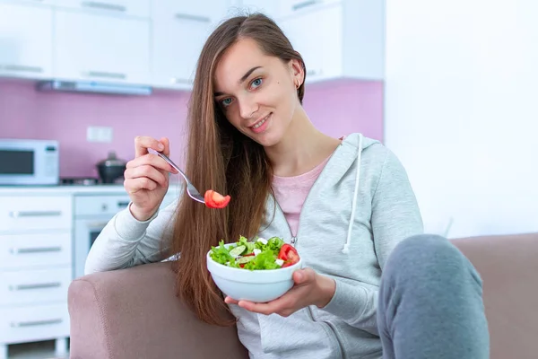 Portrait Young Happy Healthy Woman Eating Vegetable Salad Lunch Home — 스톡 사진