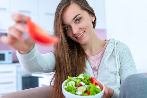 Portrait Young Happy Healthy Woman Eating Fresh Vegetable Salad Home — 스톡 사진