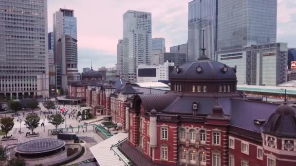 Hochwinkel-video von tokyo station in japan. — Stockvideo