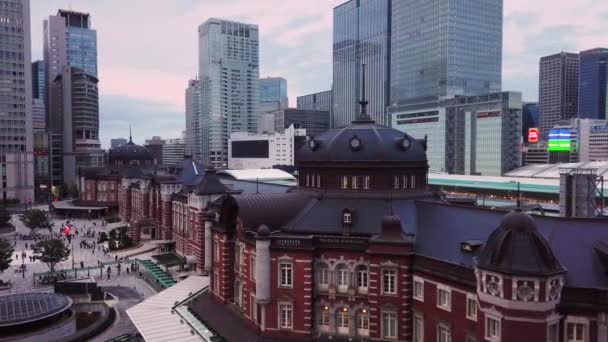 Video de alto ángulo de la estación de Tokio en Japón . — Vídeos de Stock