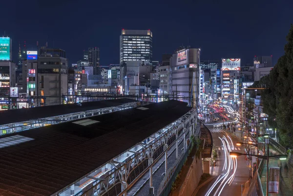 東京都 2020年1月7日 中央通りとアメ横の交差点につながる上野公園通りの高角度夜景 — ストック写真